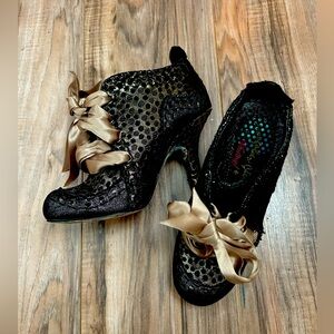 Abigail lace and foil heels 💋